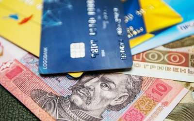 Украинцы активнее используют платежные карты