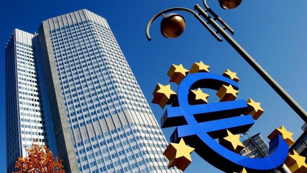 Евро приносит убытки, пока Биткоин остается на плаву