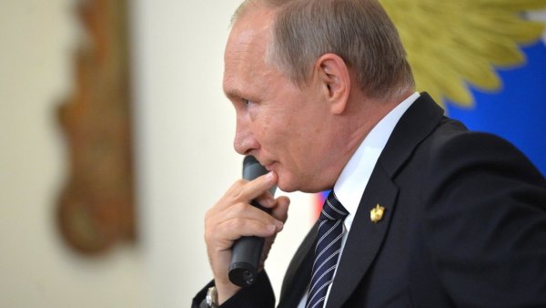 Путин разрешил без согласия клиента блокировать кредитные карты россиян