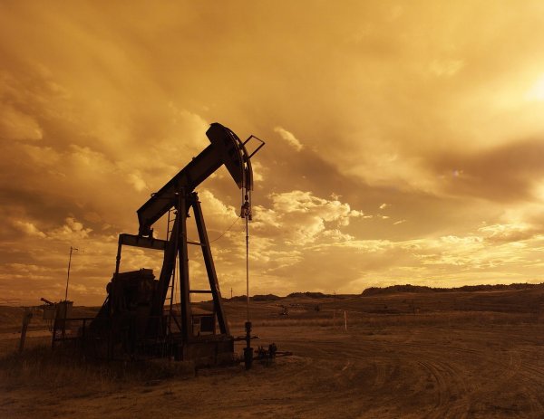 Стоимость нефти возросла на 2% из-за сокращений поставок из США